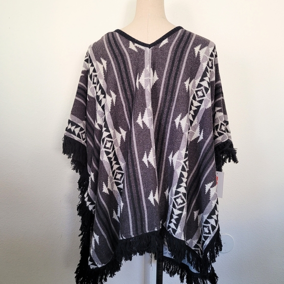 Artee Couture aztec cape/poncho OS - Picture 3 of 6